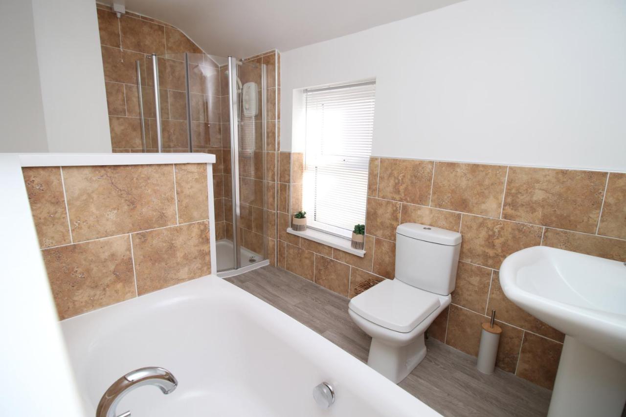 Wern Farm Cottage Понтипул Екстериор снимка